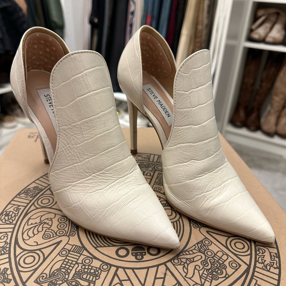 Steve Madden, Alligator Embossed Leather Off-White Heels - Picture 10 of 12